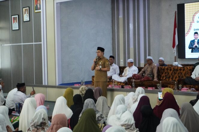 
 Lepas Ratusan CJH, Bupati Aulia: Terus Tingkatkan Pelayanan Ibadah Haji