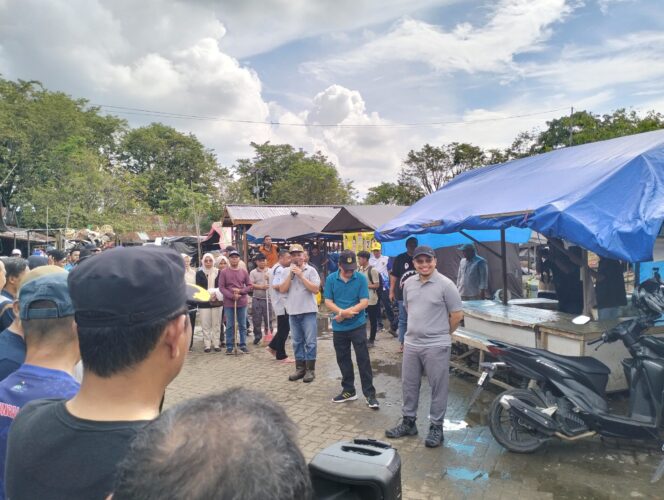 
 Jumat Bersih di Pasar Keramat HST, Bupati Aulia: Jadikan Kegiatan Rutin