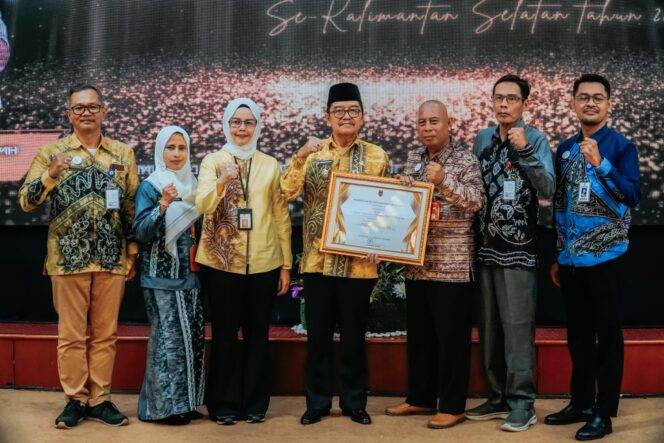 
 Raih Penghargaan Dari Pemprov Kalsel, Wabup Mansyah: Dedikasi Pelayanan Pemkab HST
