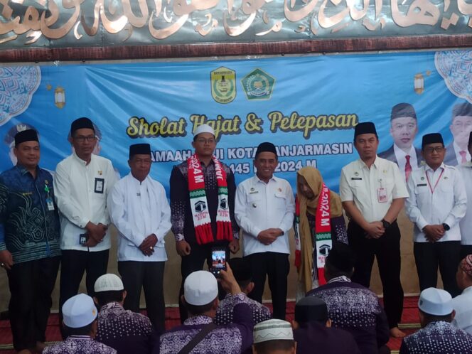 
 Pelepasan Jamaah Calon Haji Banjarmasin, Wakil Wali Kota Berpesan Jaga Kesehatan Selama Menunaikan Ibadah Haji