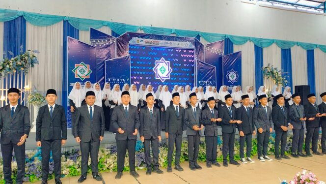 
 Pecah, Haru Warnai Prosesi Perpisahan dan Pelepasan Siswa Al Khair Barabai