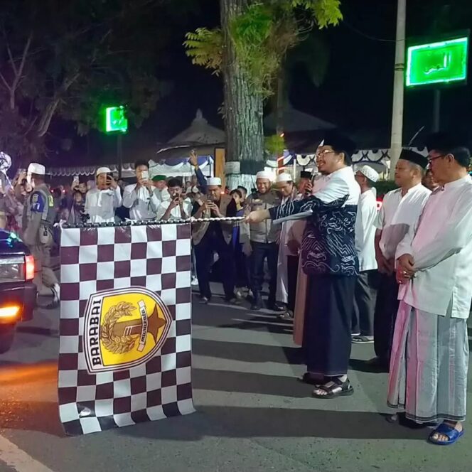 
 Bupati Aulia Lepas Peserta Pawai Takbiran, Naga HST Juara Pertama