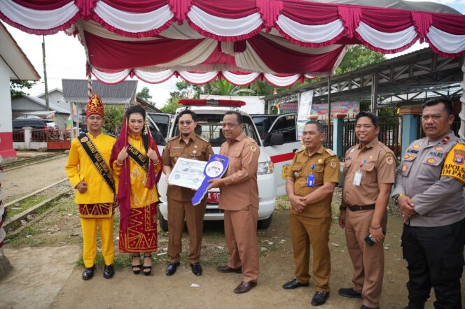 
 Serahkan Ambulans di Limpasu HST, Bupati Aulia: Ada Pertimbangan Persetujuan