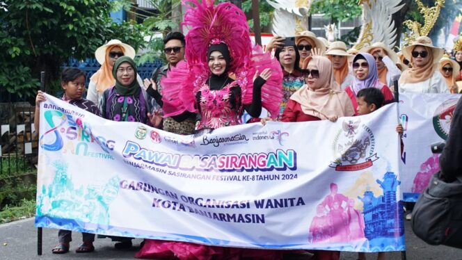 
 Ragam Kreativitas Warnai Jalannya Pawai Basasirangan 2024 BSF Ke-8