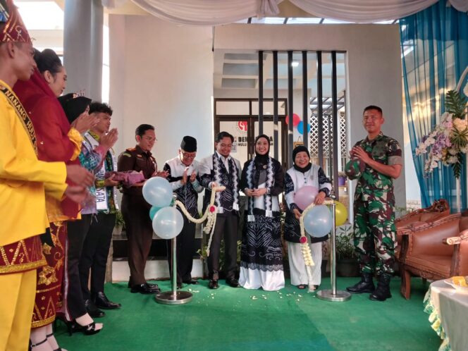 
 Galeri Dekranasda HST Resmi Dibuka, Bupati Aulia: Jangan Pelit Rupiah di Kantong