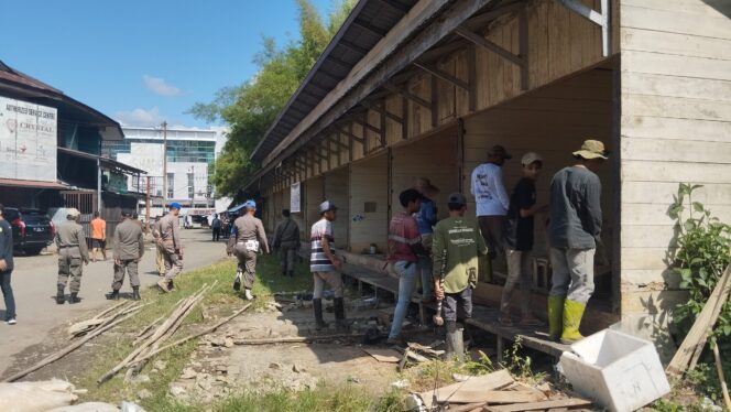 
 Tata Ulang Kawasan Pasar Keramat Barabai, Pemkab HST Relokasi Pedagang