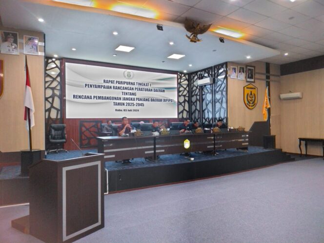 
 Wali Kota Banjarmasin Bahas Masa Depan Kota dalam Rapat Paripurna RPJPD 2025-2045