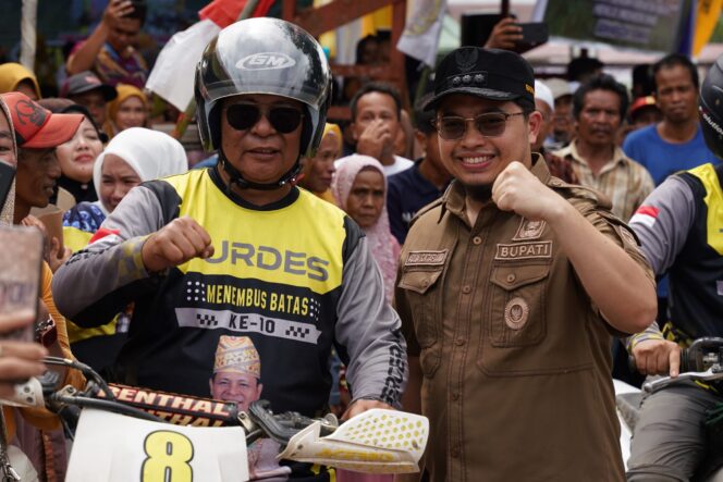 
 Bupati Aulia Sambut Turdes Paman Birin di Awang Besar HST Hingga Berhambur Bantuan