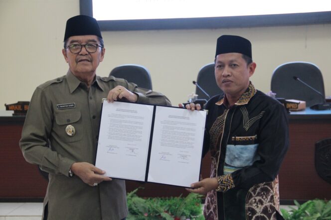 
 Di DPRD HST, Wabup Mansyah Sampaikan Rencana Pembangunan Bendungan Pancur Hanau dan Jalan Lingkar Timur