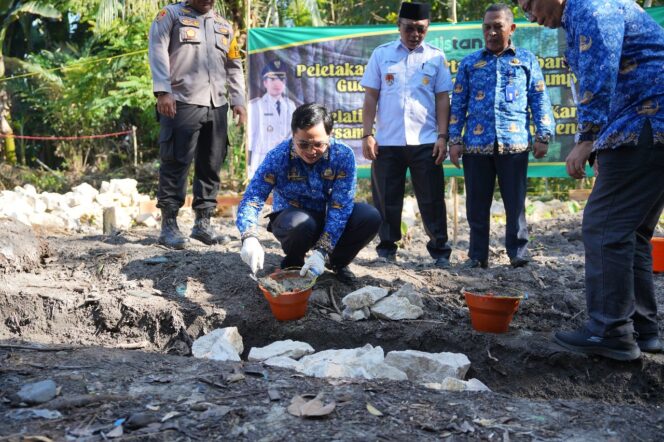 
 Gudang Lump di Pauh HST Mulai Dibangun, Bupati Aulia: Meningkatkan Kualitas Karet