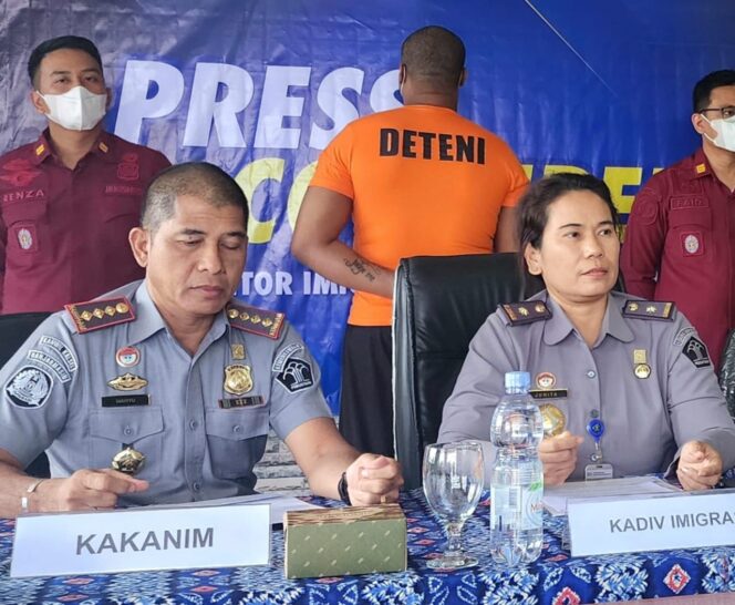 
 WNA Asal Nigeria Ditahan Imigrasi, Izin Tinggal di Indonesia Habis