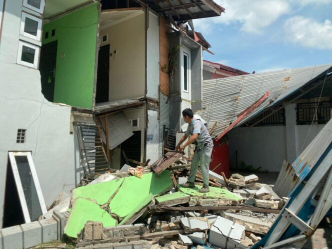 
 Bangunan Kos Beton di Malkon Temon Ambruk
