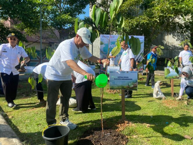 
 DLH dan Pelindo Gelar Gerakan Menanam Pohon di RTH Kamboja