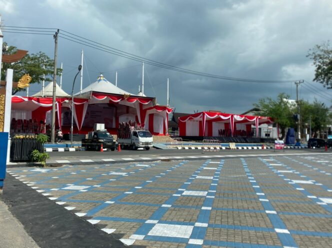 
 Nuansa Merah Putih Selimuti Balai Kota Banjarmasin, Persiapan HUT Kemerdekaan Ke-79 Tahun