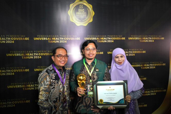 
 Bupati Aulia Terima Penghargaan UHC Awards, BPJS Kesehatan Barabai: Komitmen Luar Biasa!