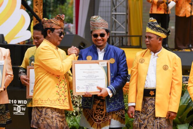 
 Momen Harjad ke-74 Kalsel, Bupati Aulia Terima Penghargaan Pembangunan Desa