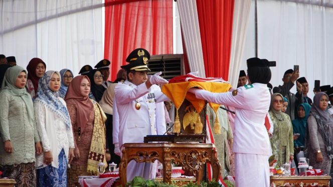 
 Upacara Penurunan Bendera, Wakil Wali Kota Banjarmasin Sampaikan Perjuangan Kemerdekaan Bagi Generasi Muda
