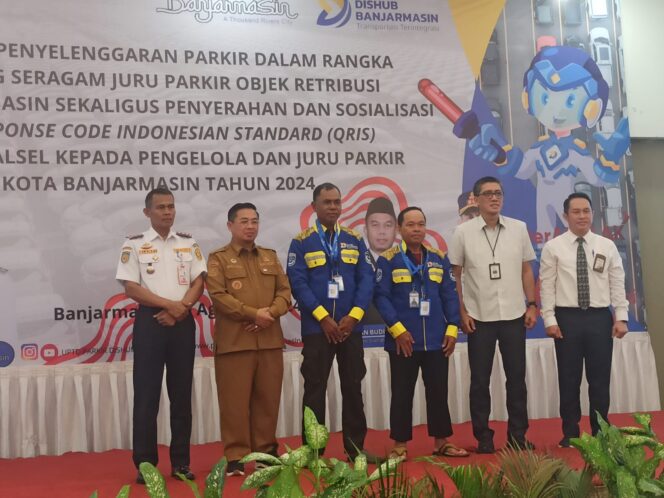 
 Dukung Digitalisasi Parkir di Banjarmasin, Dishub Launching Seragam dan QRIS Bayar Non Tunai