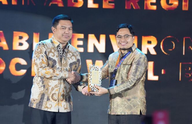 
 Raih Penghargaan Lestari Award, Bupati Aulia: Masyarakat HST Cinta Lingkungan