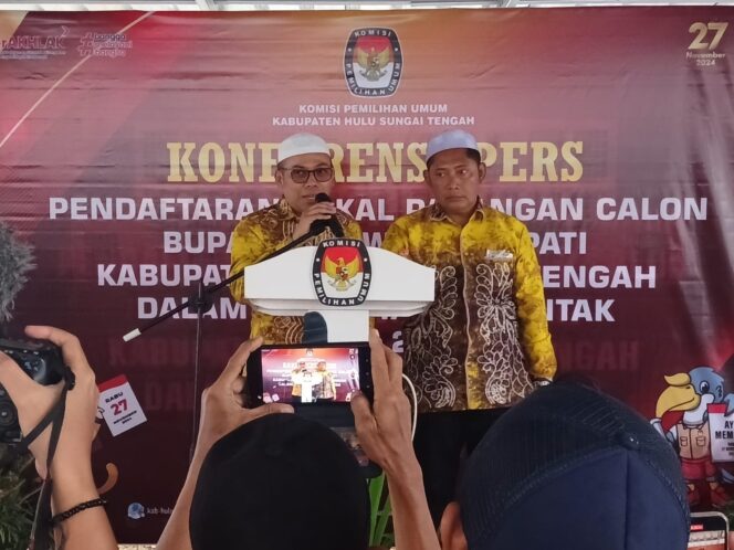 
 Diawali Doa Bersama, Pasangan ‘Menyala Abang Ku’ Daftar ke KPU HST