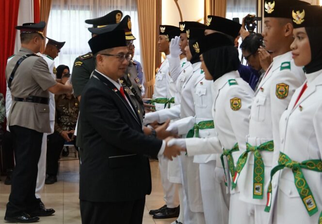 
 30 Paskibraka Kota Banjarmasin Dikukuhkan, Siap Kibarkan Sang Merah Putih di Balaikota
