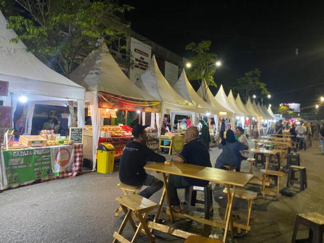 
 Kulineran di B-Safe, Nuansa Pasar Malam Ala Luar Kota