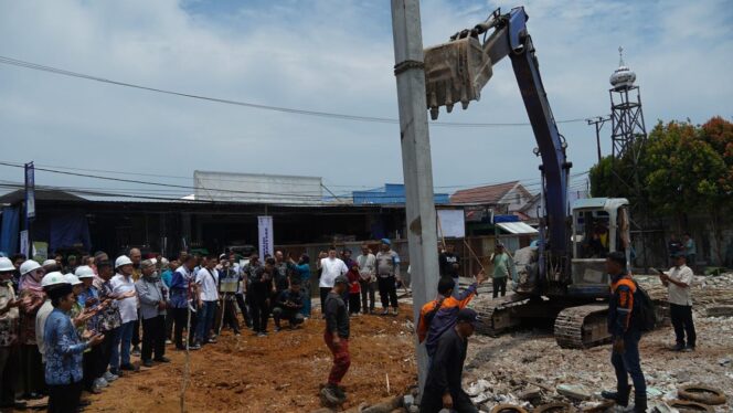 
 Peletakan Tiang Pancang Masjid Al-Kautsar Banjarmasin Dimulai, Wawali Harap Jadi Pusat Ibadah dan Destinasi Baru