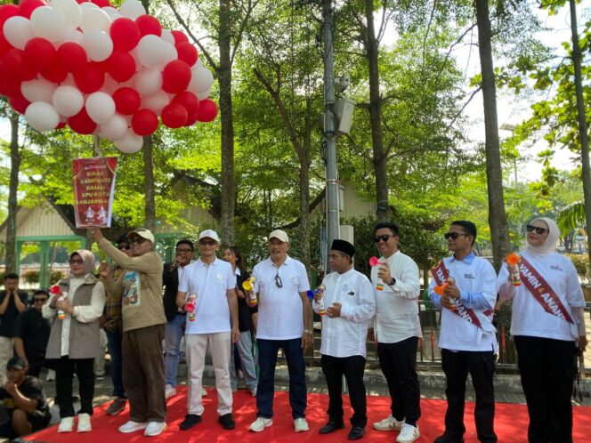 
 KPU Banjarmasin Gelar Kirab Kampanye Damai, Perkenalkan Ketiga Paslon Maju Pilkada 2024
