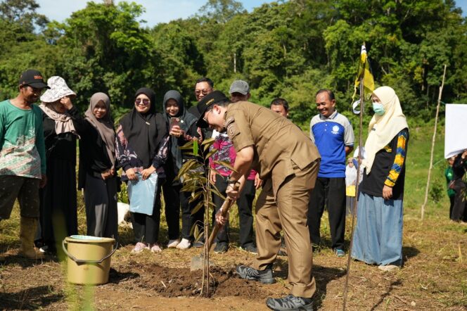 
 Tradisi ASN Naik Pangkat di HST, Bupati Aulia: Save Meratus Sebenarnya