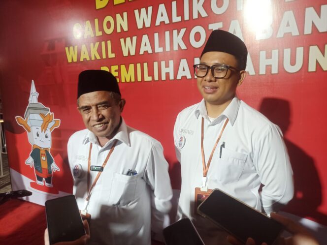 
 Debat Perdana, Paslon Wali Kota dan Wakil Wali Kota Banjarmasin Arifin – Akbari Tunjukkan Kesan Tenang dan Santun