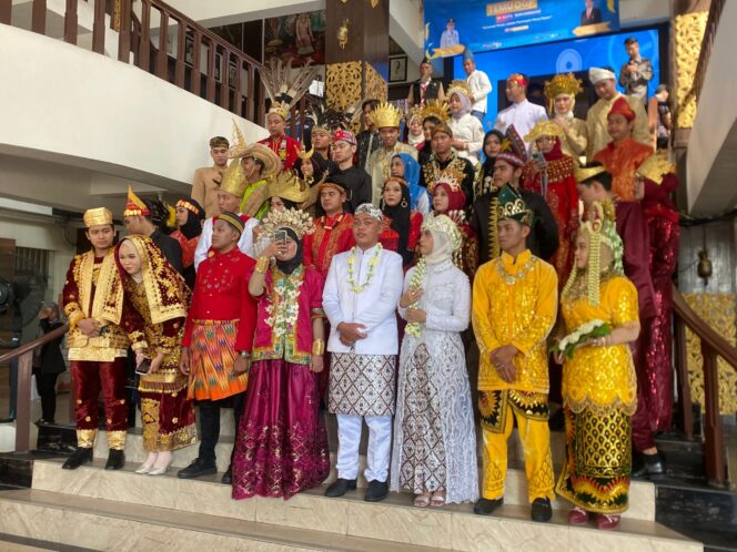 
 Ikuti Upacara Peringatan Sumpah Pemuda, Pemuda-Pemudi Banjarmasin Kenakan Baju Adat