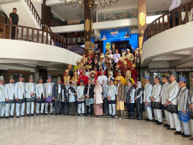 
 Ikuti Upacara Peringatan Sumpah Pemuda, Pemuda-Pemudi Banjarmasin Kenakan Baju Adat