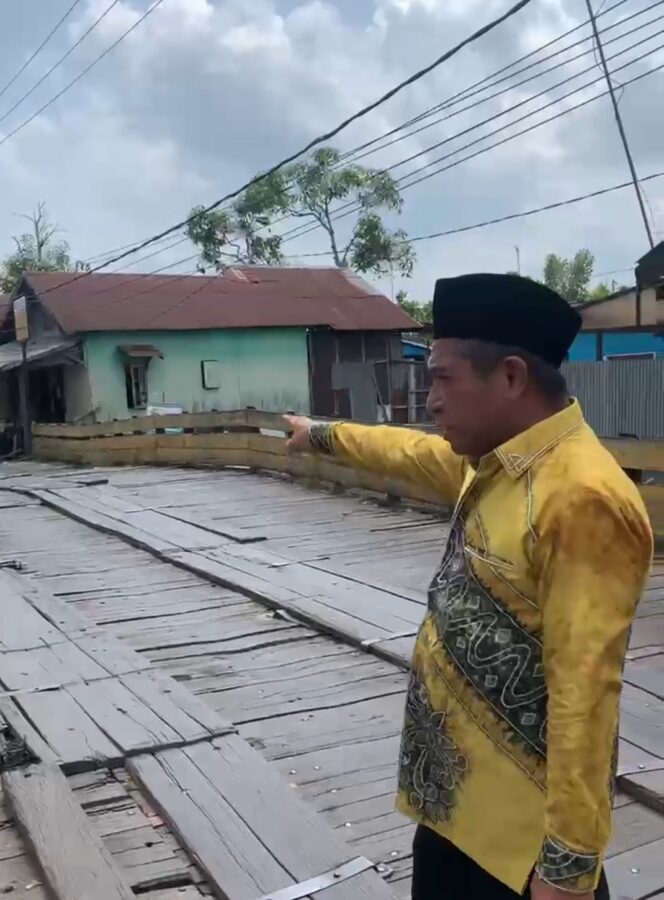 
 Respon Keluhan Warga Terhadap Kerusakan Jembatan Basirih, Calon Wali Kota Banjarmasin Arifin Janji Segera Perbaiki