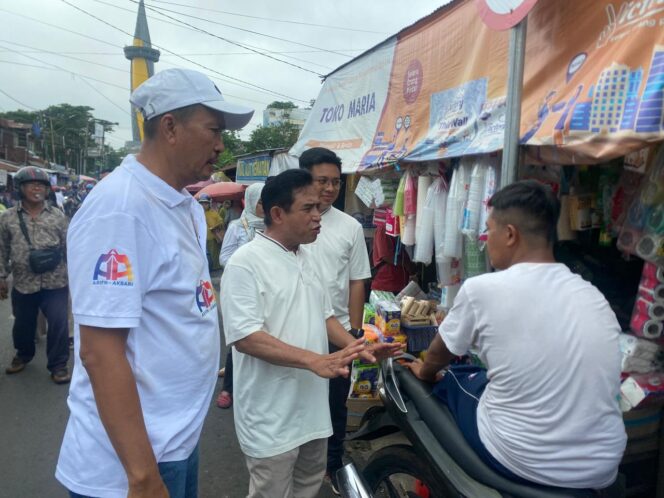 
 Arifin – Akbari Blusukan ke Pasar Lama Laut, Dengarkan Aspirasi dan Upayakan Solusinya