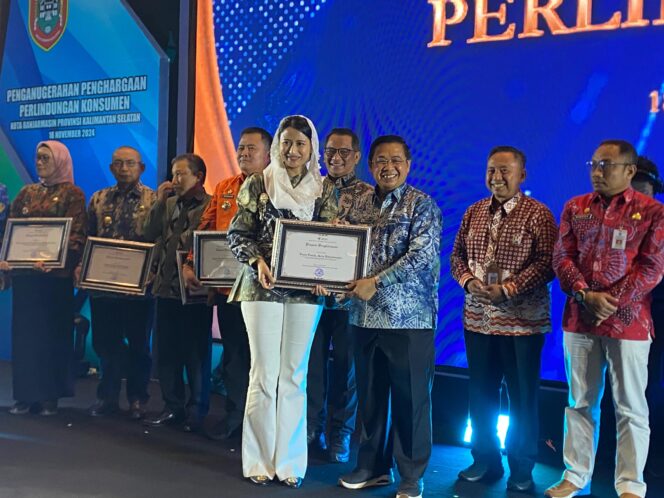 
 Banjarmasin Boyong Tiga Penghargaan Sekaligus di Penganugerahan Penghargaan Perlindungan Konsumen