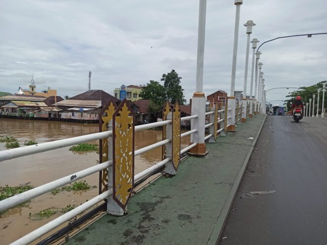 
 Ornamen Dayak Jembatan Pasar Lama Dirusak, Wali Kota Banjarmasin Tegaskan Saksi Pidana Bagi Sengaja Merusak