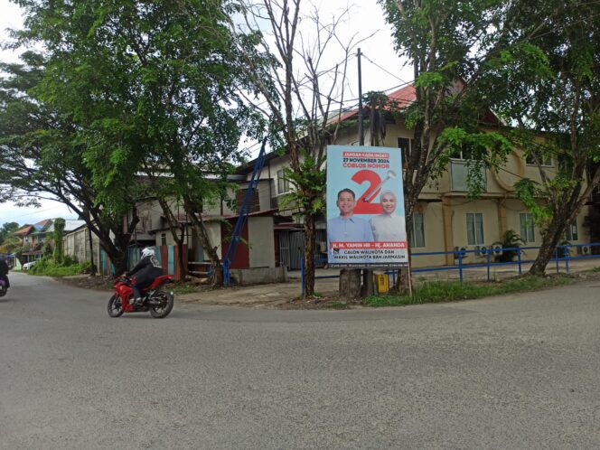 
 Banyak Ditemukan APK Paslon Gubernur dan Wali Kota Banjarmasin Melanggar Aturan
