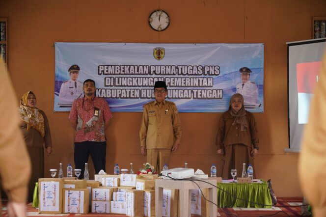 
 Ratusan PNS HST Pensiun Pada 2025, Wabup Mansyah Beri Pembekalan