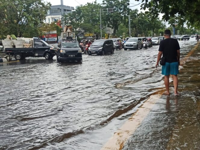 
 Musim Penghujan, BPBD Banjarmasin Imbau Masyarakat Waspada Cuaca Ekstrem dan Potensi Banjir Rob