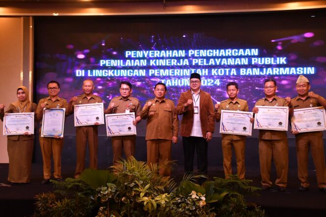
 Sejumlah SKPD Pemko Banjarmasin Mendapat Penghargaan Penilaian Kinerja Pelayanan Publik