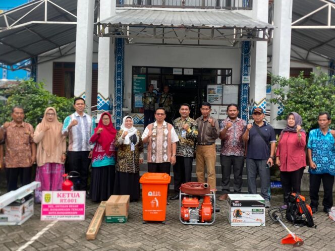 
 Tiap Kelurahan di Kecamatan Banjarmasin Tengah Dapat Bantuan Sarana Prasarana