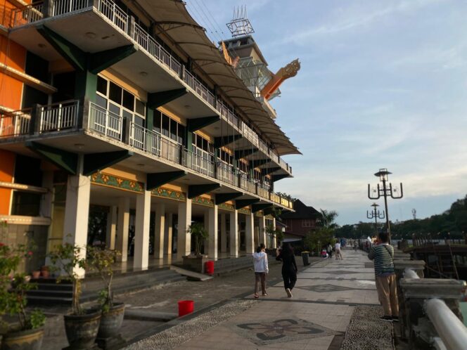 
 Meski Sudah Diresmikan, Pengunjung Kecewa Lift Siring Menara Pandang Masih Belum Beroperasi