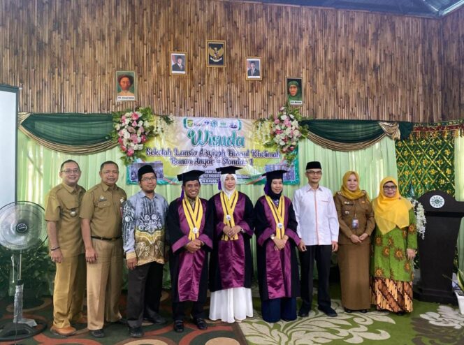 
 Kukuhkan Puluhan Pelajar Lansia Kota Banjarmasin, Arifin Noor Ingin Lansia Mandiri dan Tangguh