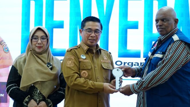 
 Kunci Sekber Khatib Dayan Diserahkan, Walikota Pinta Organisasi, Lembaga dan Masyarakat Jaga dan Manfaatkan dengan Baik