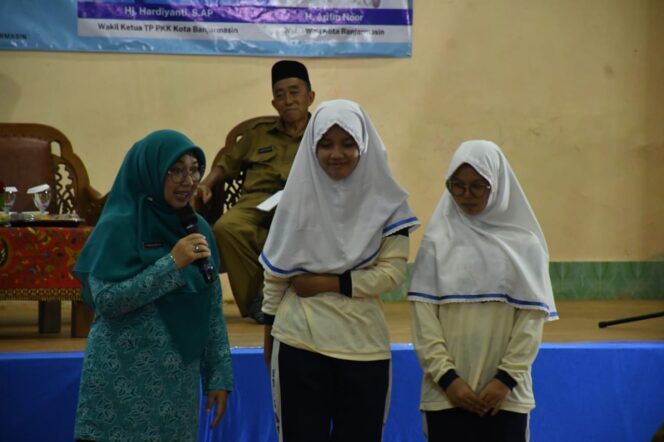 
 Hari Gizi Nasional 2025: Siswi SMPN 1 Banjarmasin Diedukasi Pemenuhan Gizi