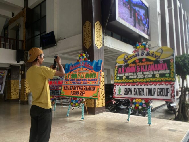 
 Karangan Bunga Ucapan Selamat Pelantikan Yamin – Ananda Mulai Banjiri Balai Kota Banjarmasin