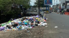 ket foto : Kondisi eks TPS Pasar Kuripan ditumpuki sampah.