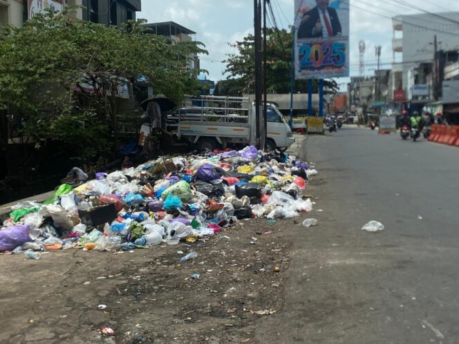 
 ket foto : Kondisi eks TPS Pasar Kuripan ditumpuki sampah.
