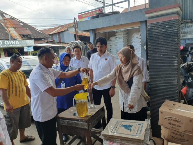 
 Disperdagin Temukan Minyakita Tak Sesuai Takaran Beredar di Banjarmasin