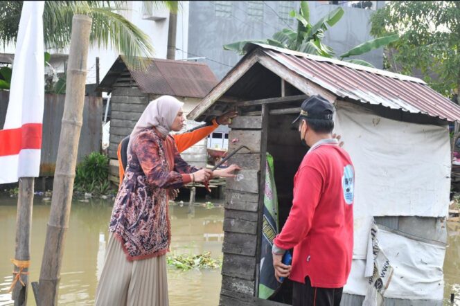 
 Ananda Tinjau Pembongkaran Jamban, Komitmen Bebas ODF Terus Berlanjut